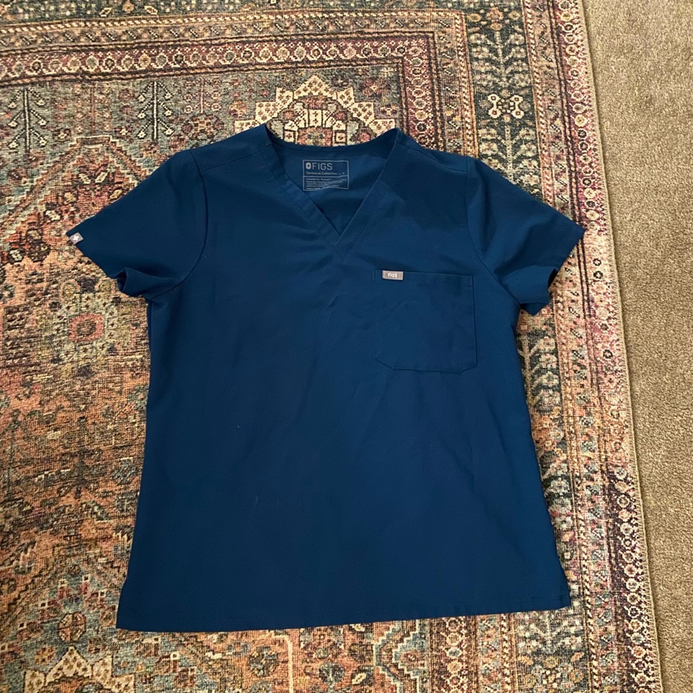 Figs scrub top